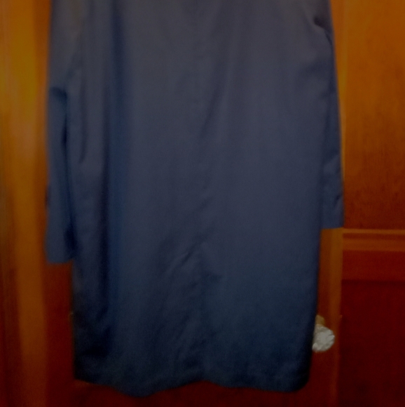 Men's Sophisticated Black Trench Coat with Classic Design - Picture 3 of 9